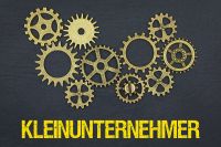 © magele-picture - stock.adobe.com Foto: Zahnräder und Schriftzug Kleinunternehmer